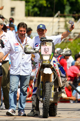 Ambrósio foi um dos brasileiros a completar o Dakar 2010 (foto: Andre Chaco)