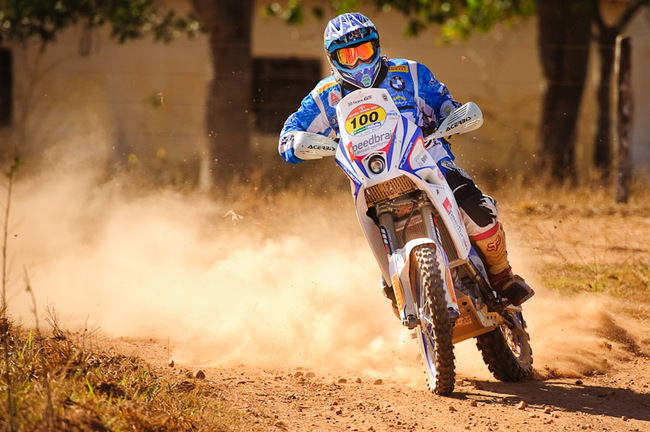 Zé Hélio lidera nas motos  mesmo após segundo lugar na etapa (foto: Eliseo Miciu)