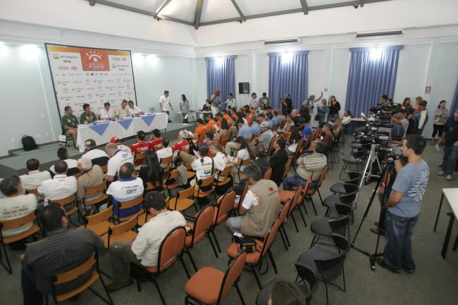 Coletiva reuniu pilotos e jornalistas (foto: Caetano Barreira/ www.webventure.com.br)