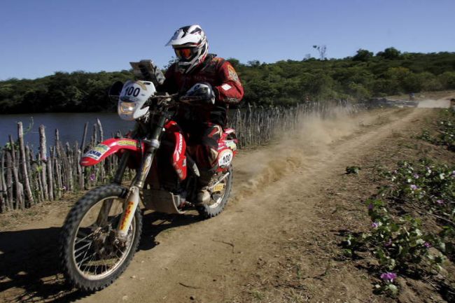 Piloto se aproxima de Jean Azevedo nos títulos (foto: Caetano Barreira/ www.webventure.com.br)