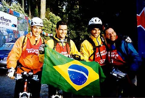 Julio (d) com sua equipe em 1999 (foto: Arquivo Webventure)