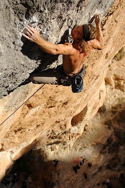 o escalador Chris Sharma em ação (foto: )