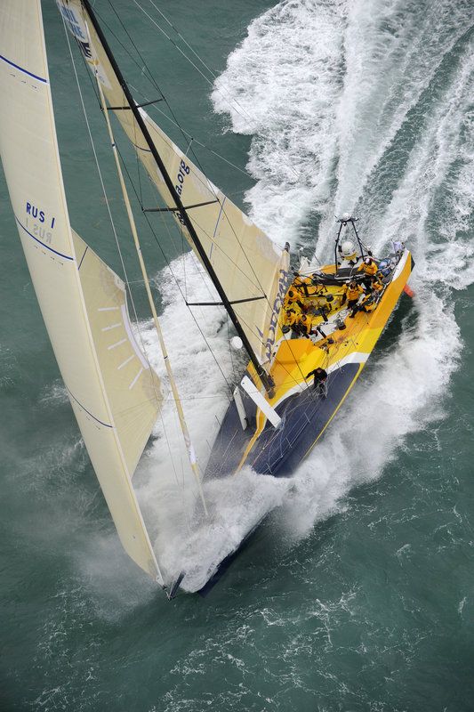 Barcos seguem para o Estreito de Gibraltar (foto: Rick Tomlinson/ Volvo Ocean Race)