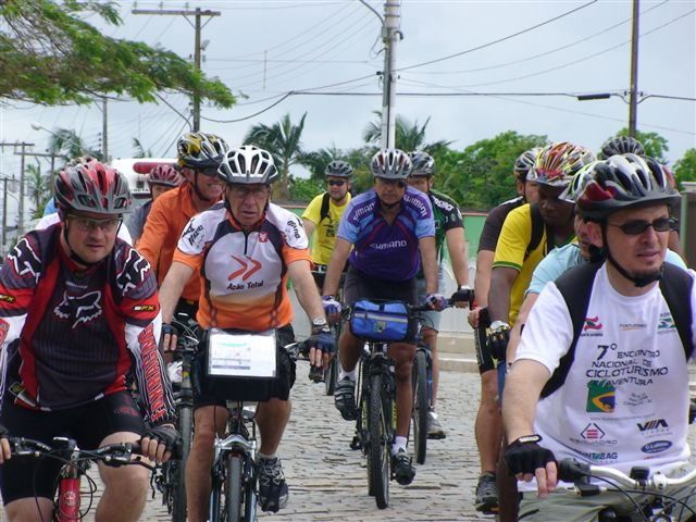 Cicloturistas fizeram passeio mesmo com chuva (foto: Divulgação)