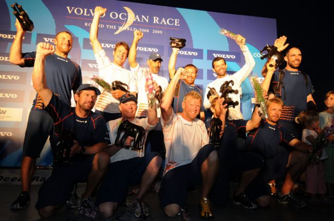 Tripulação comemora segunda vitória (foto: Dave Kneale/ Volvo Ocean Race)