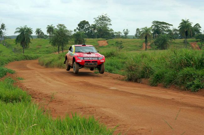 Um dos treinos para o Dakar com a Pajero Evolution  (foto: Divulgação/ Haroldo Nogueira)