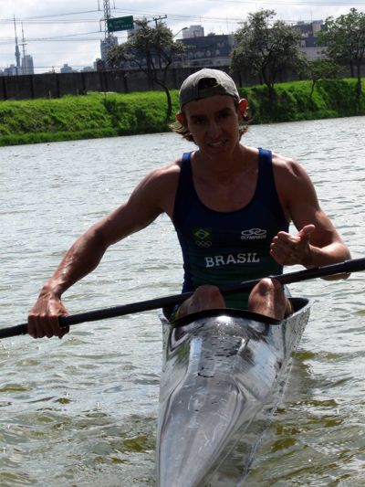 Atleta entrou na canoagem por engano ao escolher escola (foto: Divulgação)