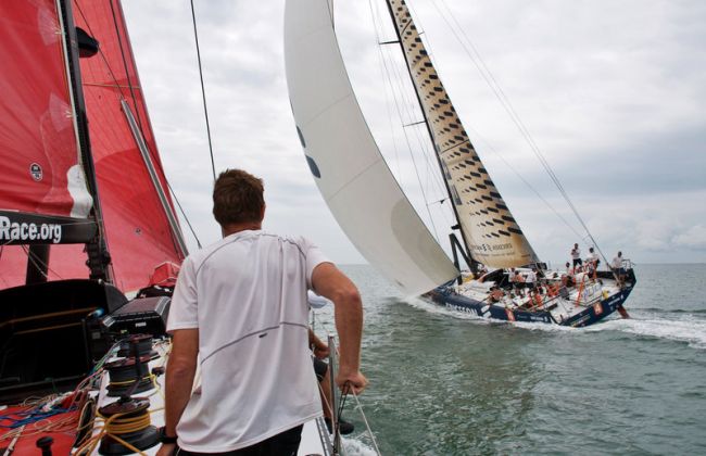 Distância entre os barcos era muito pequena (foto: Divulgação/ Volvo Ocean Race)