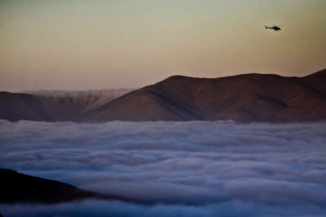 Neblina atrapalha o vôo dos helicópteros (foto: Tom Papp/ www.webventure.com.br)