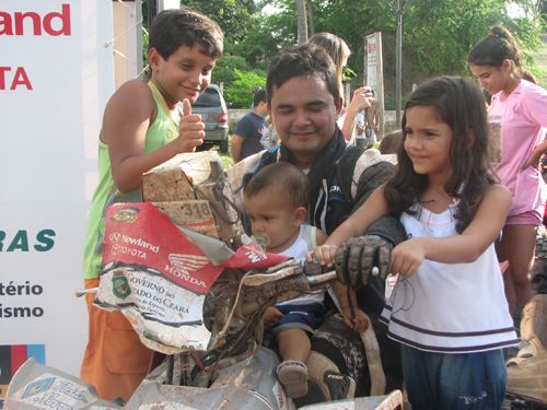 Filhos entram junto com o pai na chegada (foto: Bruna Didario/ www.webventure.com.br)