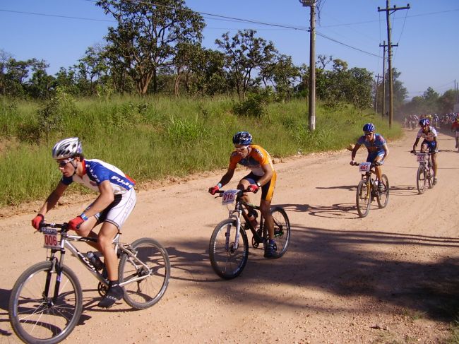 Cerca de 170 competidores participaram da primeira etapa (foto: Divulgação)