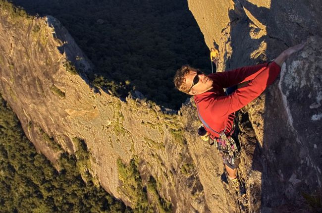 Escalada em livre tradicional (foto: Theo Ribeiro/ www.theoribeiro.com.br)