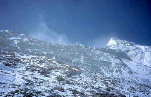 Cume do Everest visto de 8.300m (foto: Arquivo pessoal/ Helena Coelho)