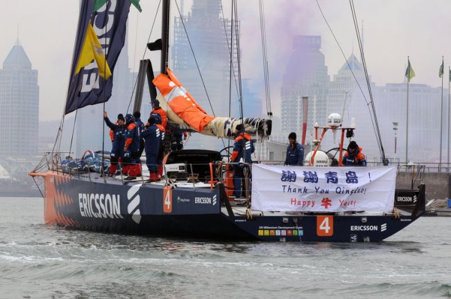 Torben encontra barcos pesqueiros no percurso (foto: Dave Kneale/ Volvo Ocean Race)