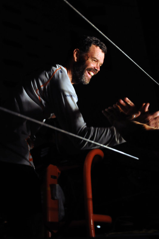 Torben comemora chegada após 41 dias ao mar (foto: Dave Kneale/ Volvo Ocean Race)