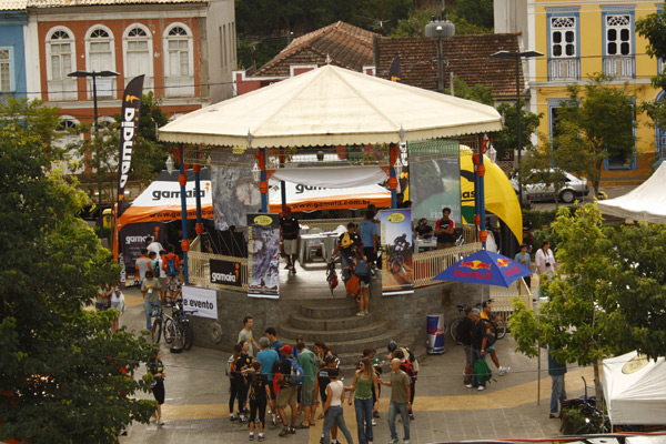 Cidade recebe os cerca de 450 competidores (foto: Eduardo Iezzi/ www.webventure.com.br)