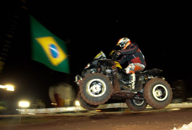 Apesar de ter capotado na trilha  Collet não se feriu (foto: Caetano Barreira/ www.webventure.com.br)