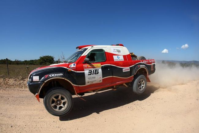 Carro de Facco resitiu bem durante todo o rali garantindo o título em sua categoria (foto: Andre Chaco/ www.webventure.com.br)