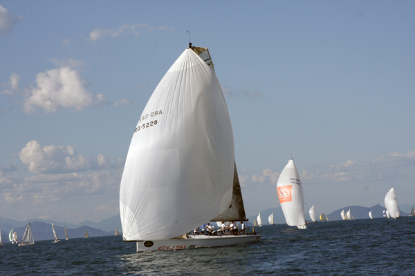 Marcelo Massa venceu o Campeonato Paulista de Vela Oceânica 2009 (foto: Alexandre Koda/ www.webrun.com.br)