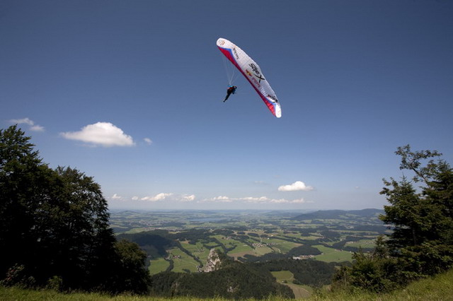 Vantagem de Maurer é na etapa de parapente (foto: Olivier Laugero/ Red Bull Photofile)