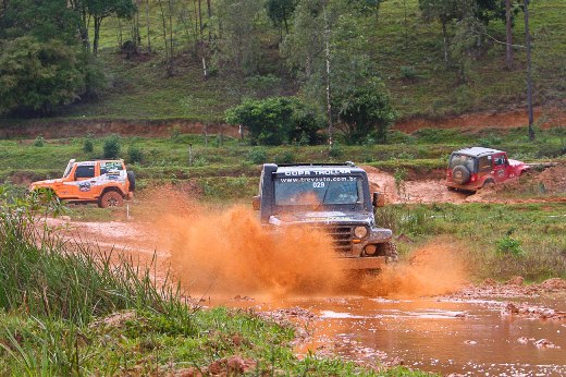 Terceira etapa foi debaixo de chuva (foto: Doni Castilho/Divulgação )