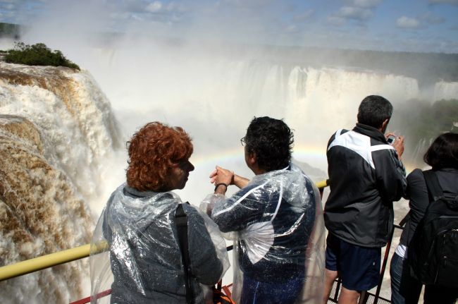 Somente no domingo do Dia das Crianças  as Cataratas receberam 12.388 turistas (foto: Divulgação/Adilson Borges)