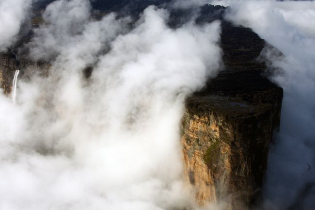 A proa do Roraima é um local de difícil acesso (foto: Alexandre Koda/ www.weventure.com.br)