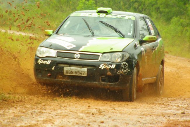 Lama e barro dificultaram a vida dos pilotos (foto: Teo Garcia)