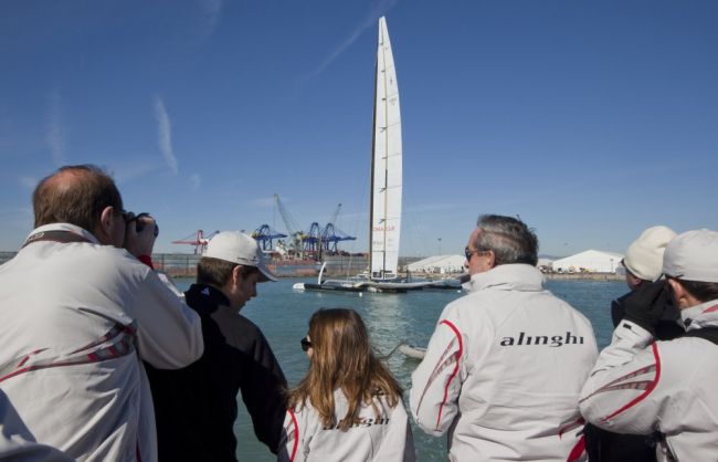 Alinghi é detentor do título da competição (foto: Guido Trombetta / Alinghi)