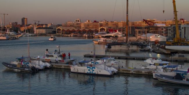 Em Valencia  barcos estão em curso nesta sexta (foto: Divulgação/ Alinghi)