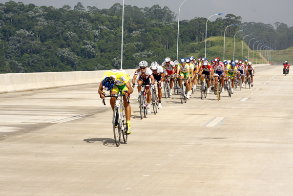 Nos pelotões a troca de posições acontece muito rápido (foto: Alexandre Koda/ www.webventure.com.br)