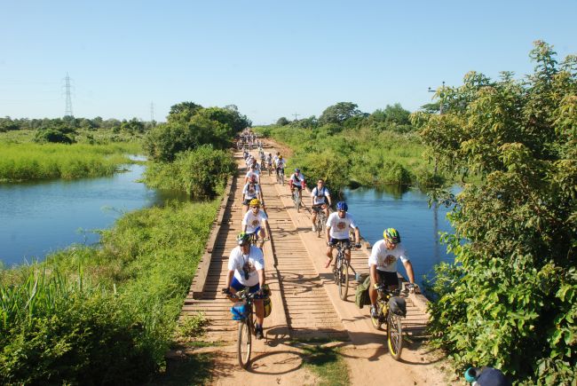 Passeio de bike na Estrada Parque Pantanal (foto: Divulgação)