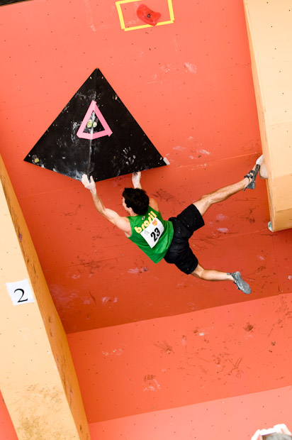 Cesinha passa em primeiro para as finais de boulder (foto: Ricardo Leizer)