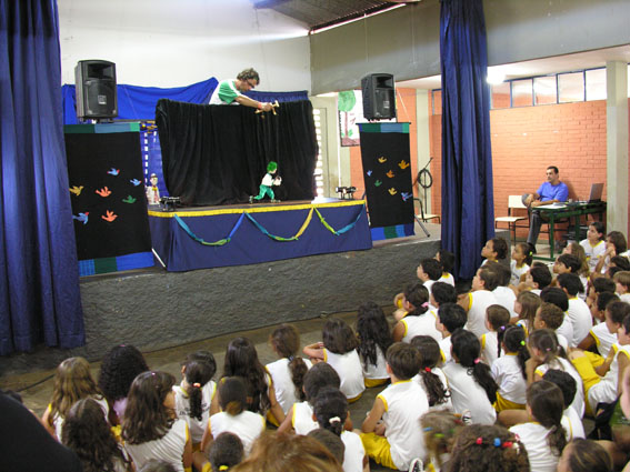 Ações são feitas dentro das escolas (foto: Divulgação)