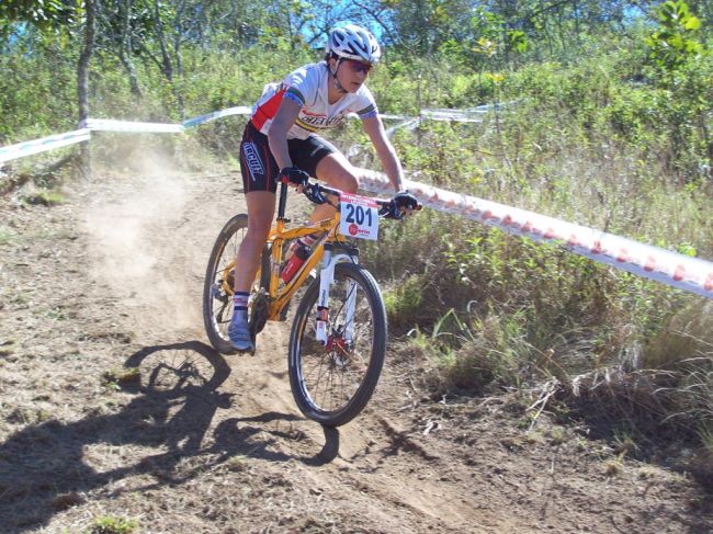 Érika ficou com a prata no Latino Americano de MTB Maratona (foto: Divulgação)