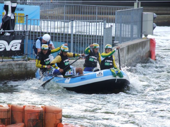 Equipe Sub-21 foi a primeira a competir no Mundial de R4 (foto: Divulgação/ Alaya Bozo d'Água)