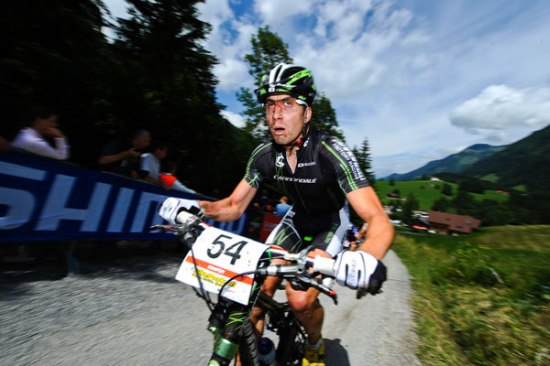 Suíço Martin Gujan constantemente figura no Top 10 do Circuito Mundial de MTB (foto: Divulgação)