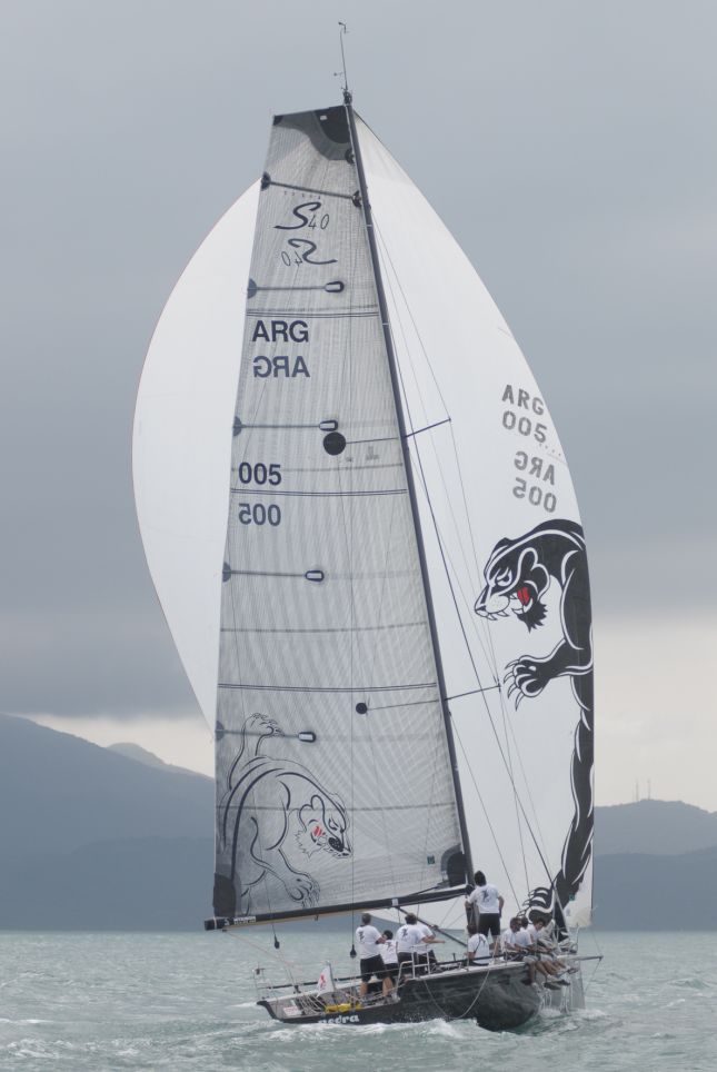 Veleiro Negra ficou com o título da Sailing Cup (foto: Divulgação/ Hector Echebaster)