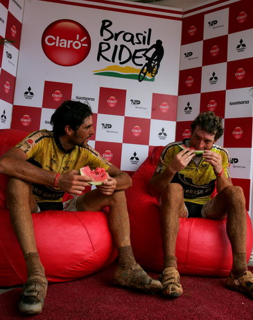 Tchecos Robert Novotny e Kristian Hynek vencem a primeira edição da Claro Brasil Ride (foto: Divulgação/ Fabio Piva)