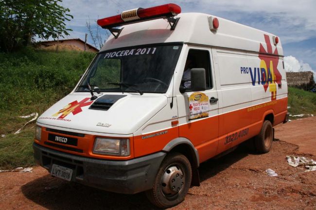 Equipe médica percorre mesmos caminhos dos veículos 4X4 (foto: Caio Martins/ www.webventure.com.br)