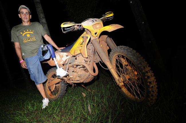 Cristiano teve que adaptar moto para continuar correndo (foto: David Santos Jr./ Webventure)