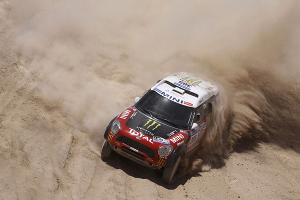 Peterhansel guiará Mini pela primeira vez nos Emirados (foto: Divulgação/ X-Raid)