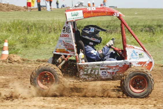 Carros projetados são testados em um enduro (foto: Divulgação)