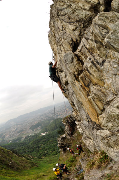 Oficina de introdução à escalada em rocha (foto: Mauricio Rummens/ Webventure)