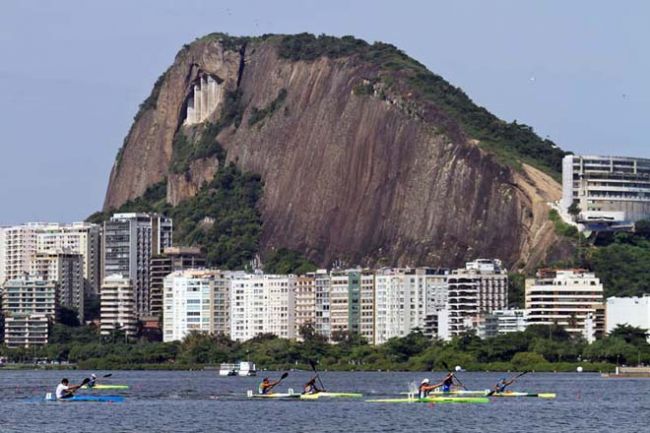 Remadores na Rodrigo de Freitas  no Rio (foto: Divulgação CBCa)