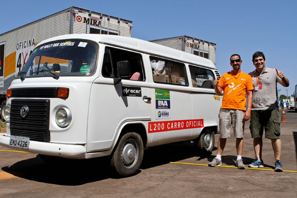 A Kombi guerreira da U|Racer  que segue o Rally dos Sertões (foto: Vinicius Branca/ Webventure)