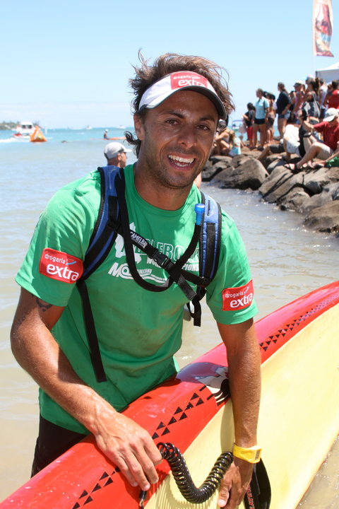 Alessandro Mateiro  o Amendoim  com prancha de SUP (foto: Arquivo pessoal)