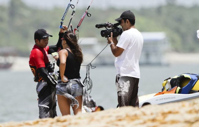 Carlos Madson sendo entrevistado depois da bateria (foto: Toby Bromwich / PKRA)