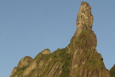 O Dedo de Deus  na Serra dos Órgãos (RJ) (foto: WTrilha / Flicker CC)