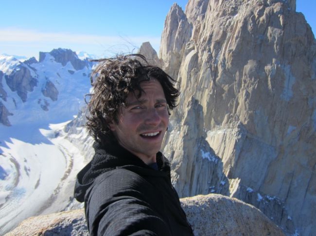 Colin Haley  em autorretrato na Patagônia (foto: Arquivo pessoal)